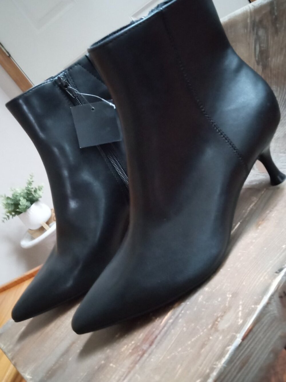 Rachel Zoe Women's Size 7.5 Genuine Leather Kitten Heal Ankle Boots NEW! - Picture 16 of 16